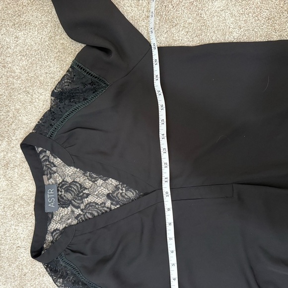ASTR Black V-Neck Lace Blouse Sz Large - Picture 9 of 11
